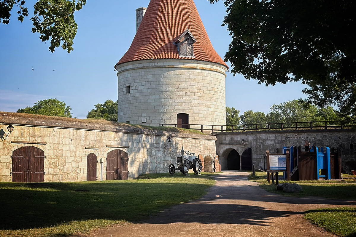 Kuressaare piispanlinna pihapiiri