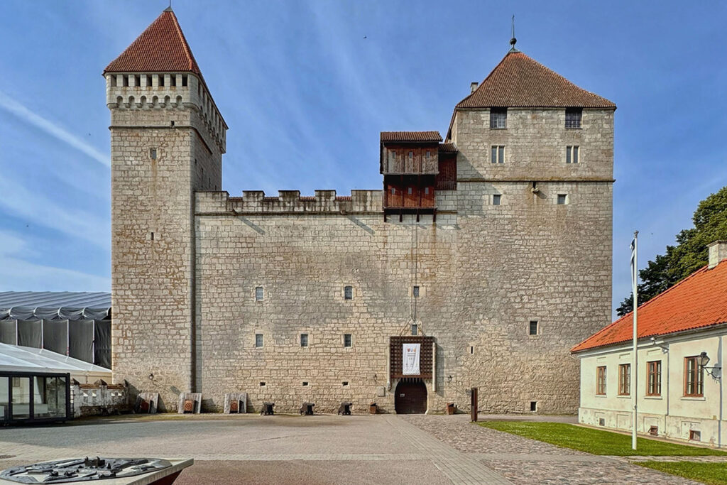 Kuressaaren piispanlinna, Saarenmaan oopperapäivät