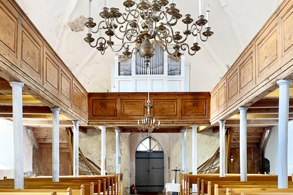 Saarenmaa kirkot opastettu kierros